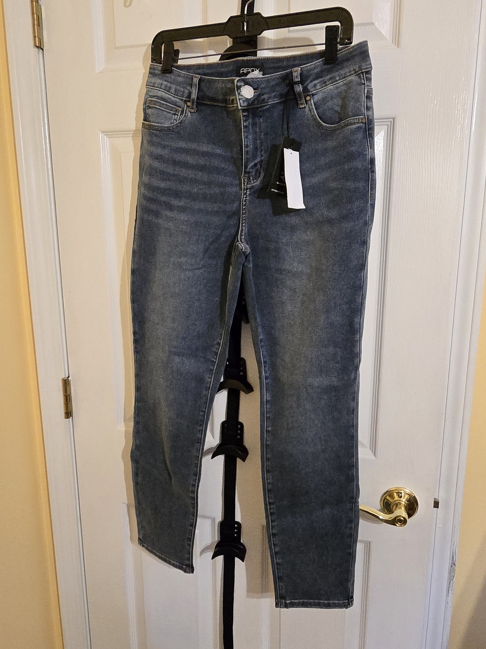 APNY High-Rise Straight Leg Jeans in Medium Washed Blue